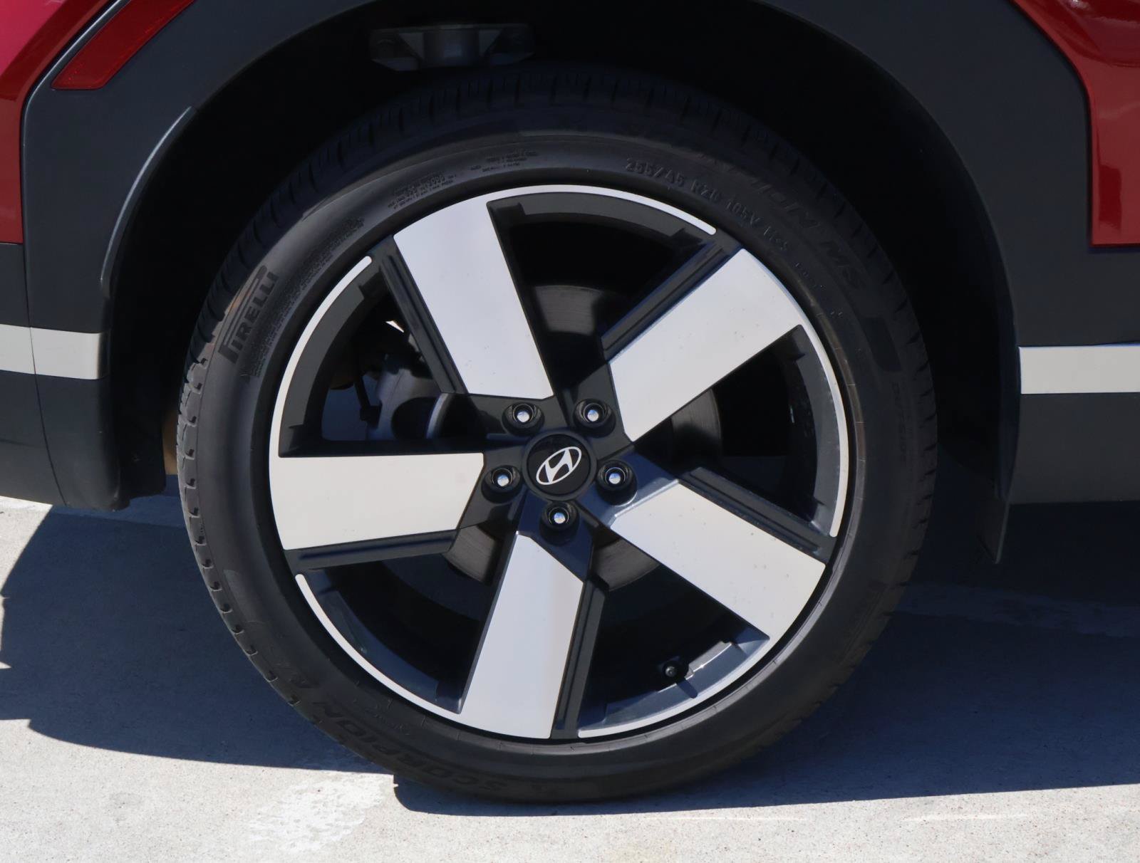 Used 2025 Hyundai Santa Fe Limited FWD image 8
