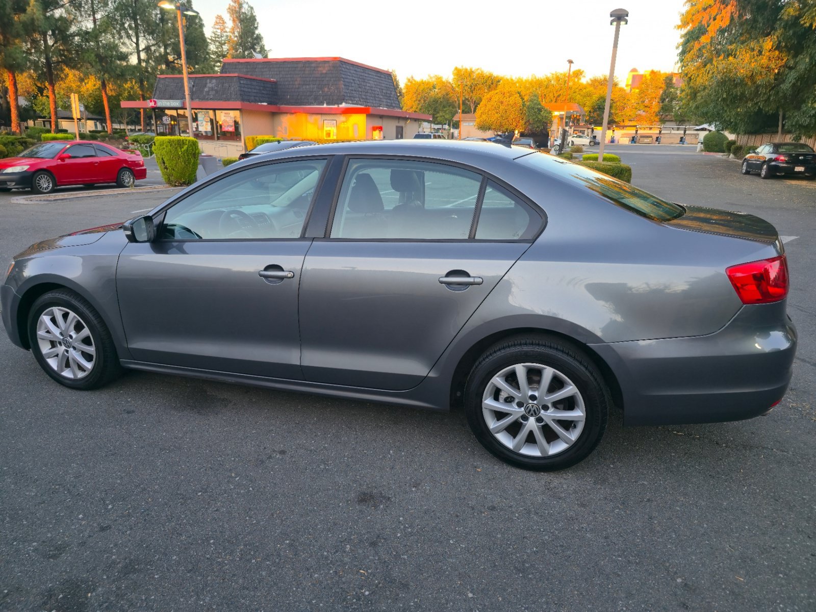 Used 2012 Volkswagen Jetta SE FWD image 8
