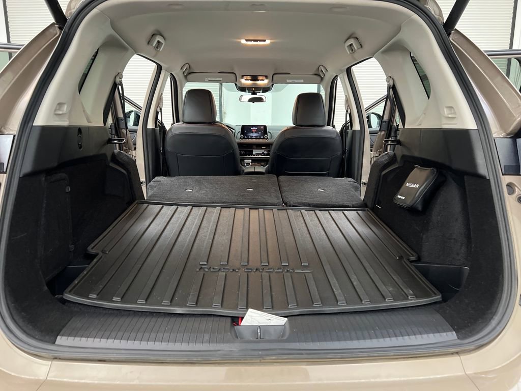 Used 2025 Nissan Rogue SV image 29