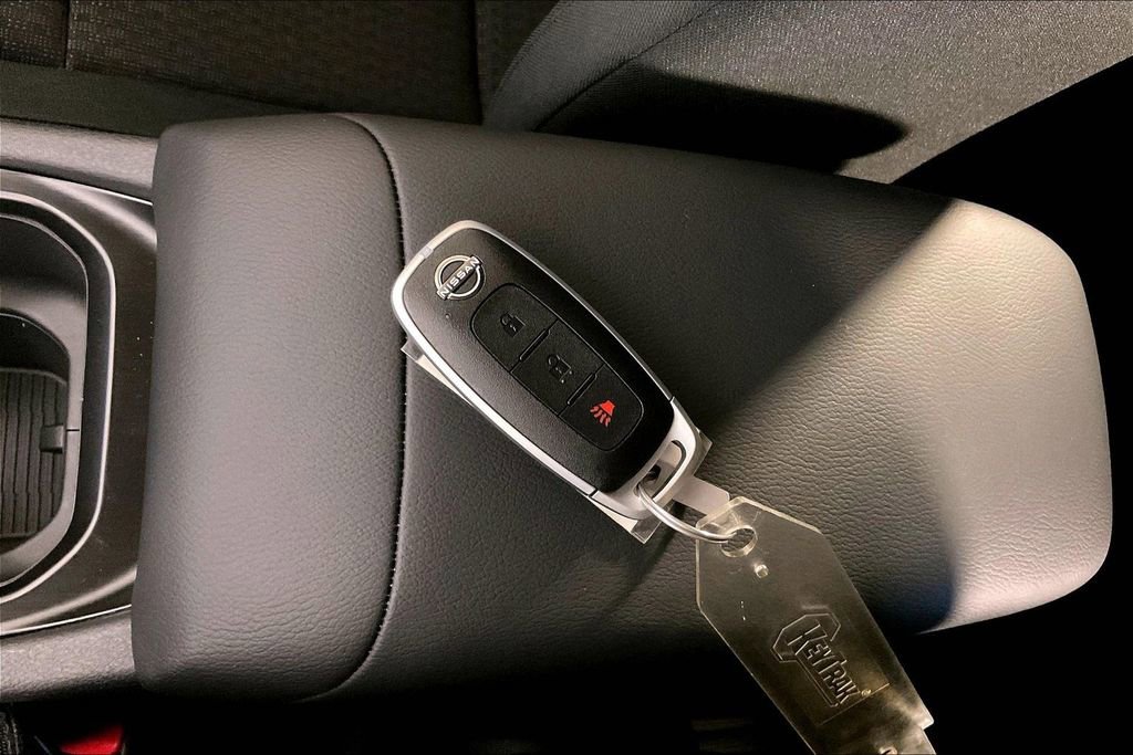 New 2026 Nissan Kicks S image 32