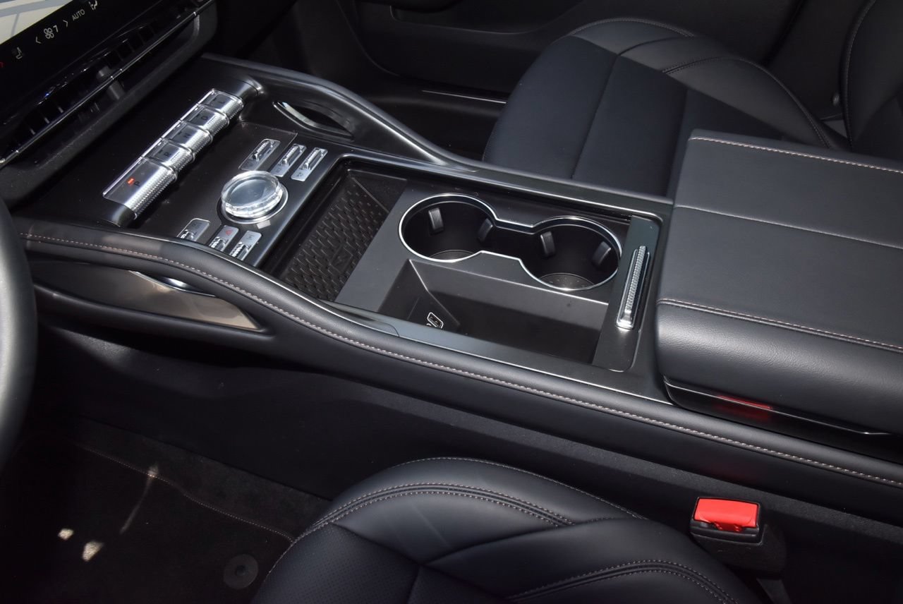 New 2026 Lincoln Nautilus Premier w/ Jet Appearance Package AWD/4WD image 32