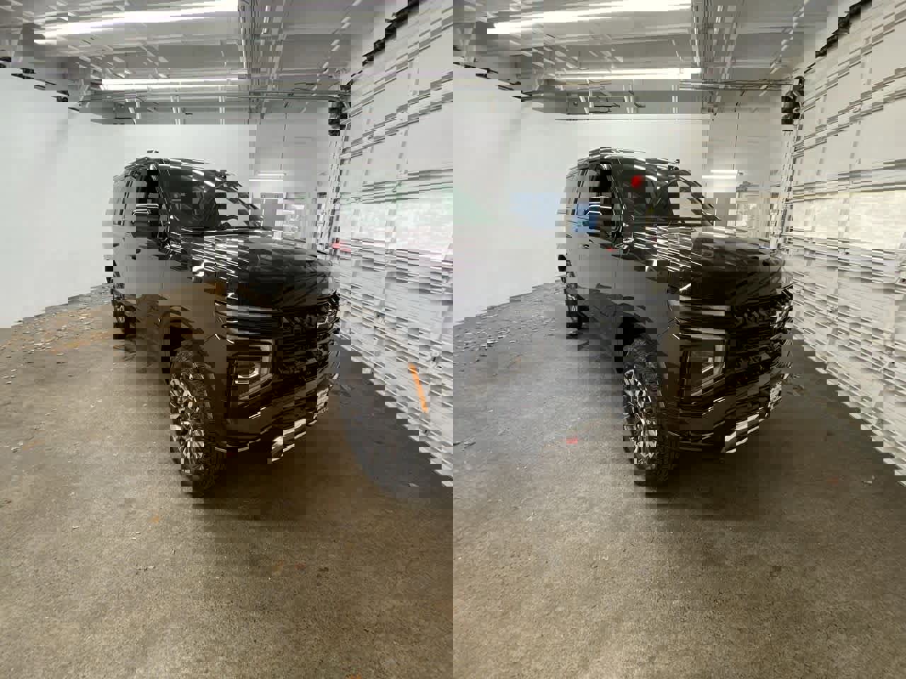 Used 2025 Chevrolet Suburban Z71 image 8