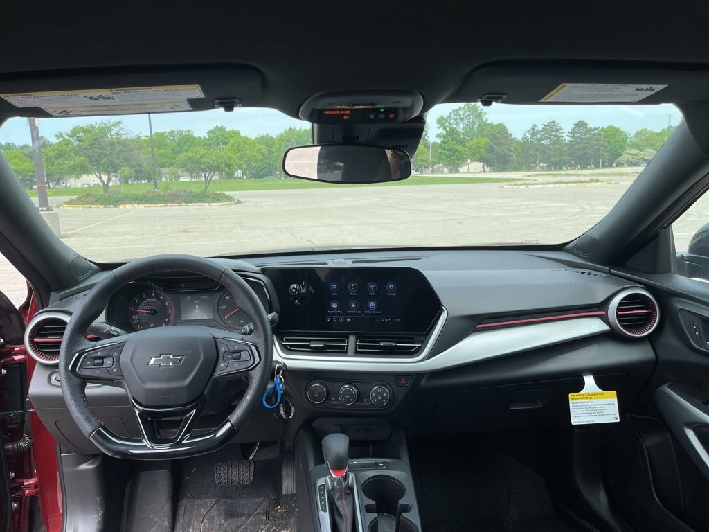 Used 2025 Chevrolet Trax RS w/ Driver Confidence Package FWD image 14