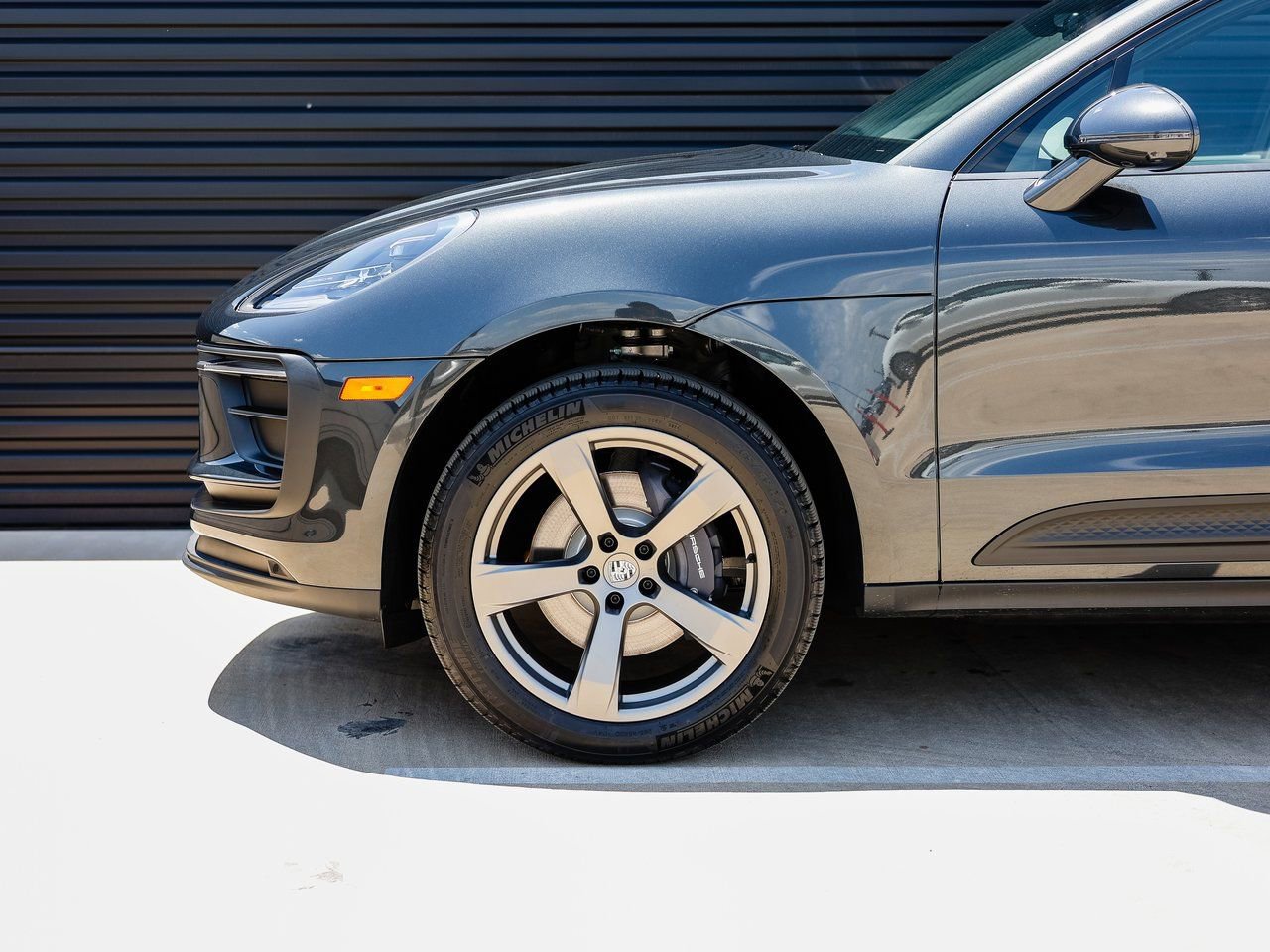 Certified 2025 Porsche Macan image 11