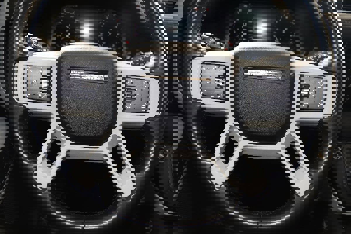 Used 2023 Land Rover Defender 110 SE image 43