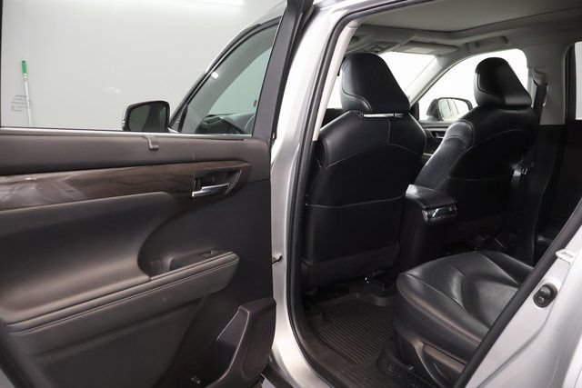 Used 2023 Toyota Highlander Platinum AWD/4WD image 28