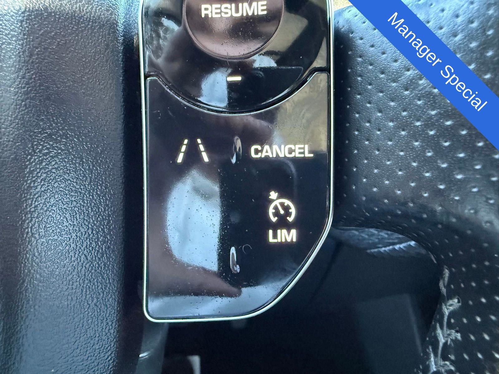 Used 2020 Land Rover Range Rover Velar S image 44