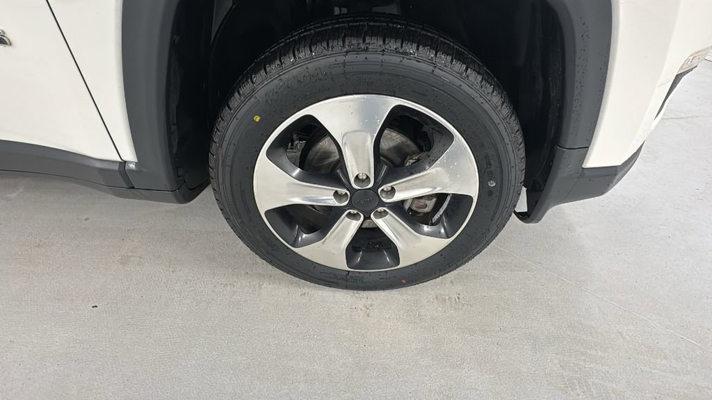 Used 2018 Jeep Compass Latitude w/ Popular Equipment Group image 9