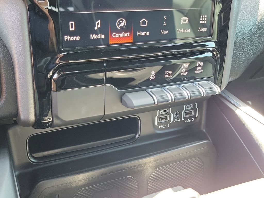 Used 2023 RAM 1500 Laramie AWD/4WD image 15