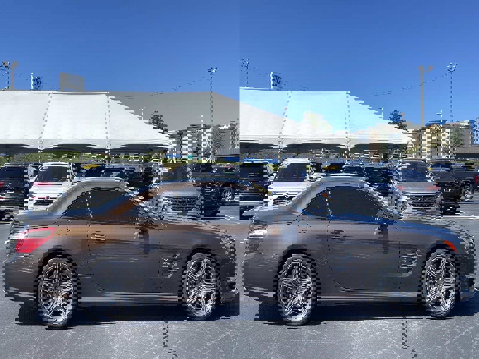 Used 2015 Mercedes-Benz SL 63 AMG w/ Driver Assistance Package image 40