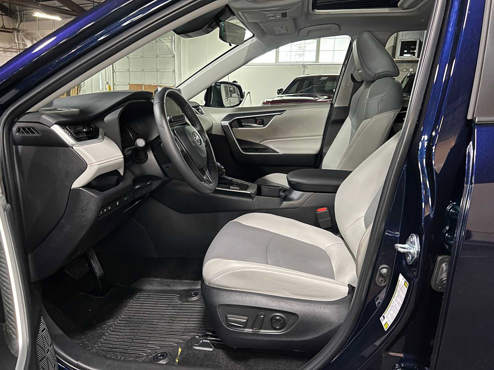 Used 2025 Toyota RAV4 XLE Premium w/ Weather Package AWD/4WD image 22