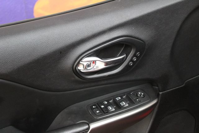 Used 2021 Jeep Cherokee High Altitude AWD/4WD image 13