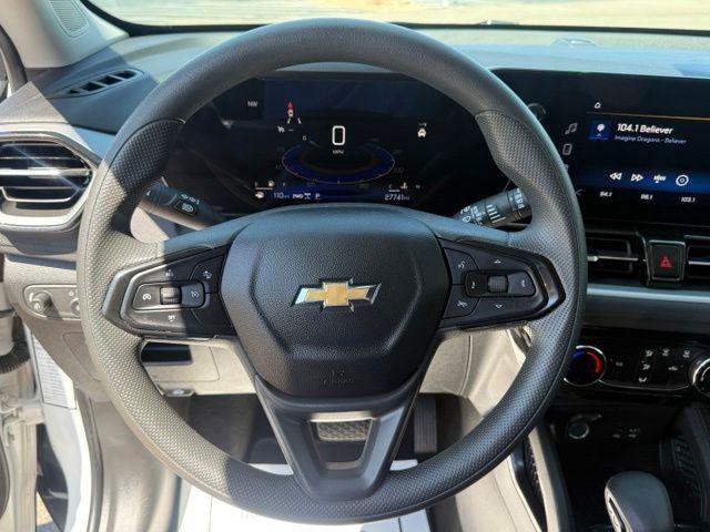 Used 2025 Chevrolet TrailBlazer LT AWD/4WD image 9