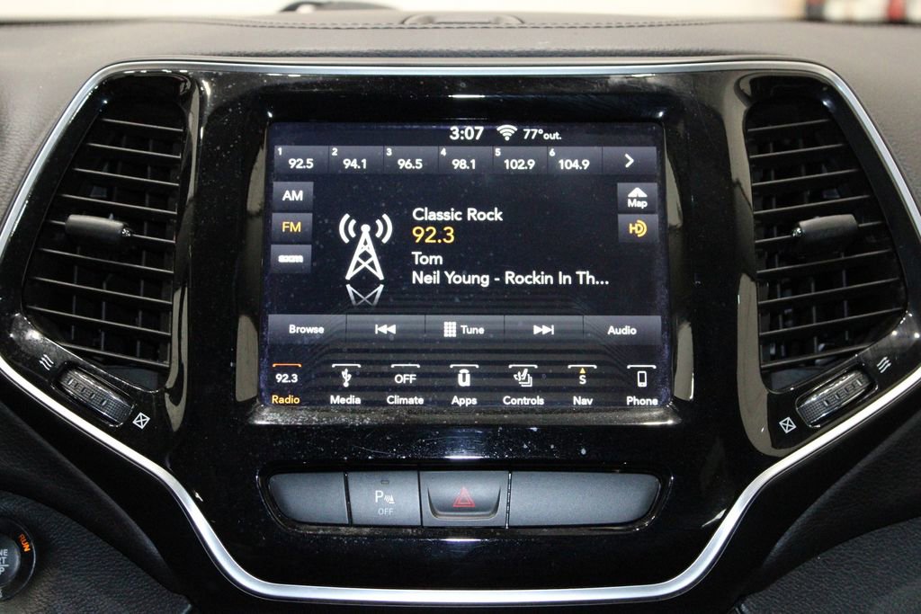 Used 2019 Jeep Cherokee Limited image 30