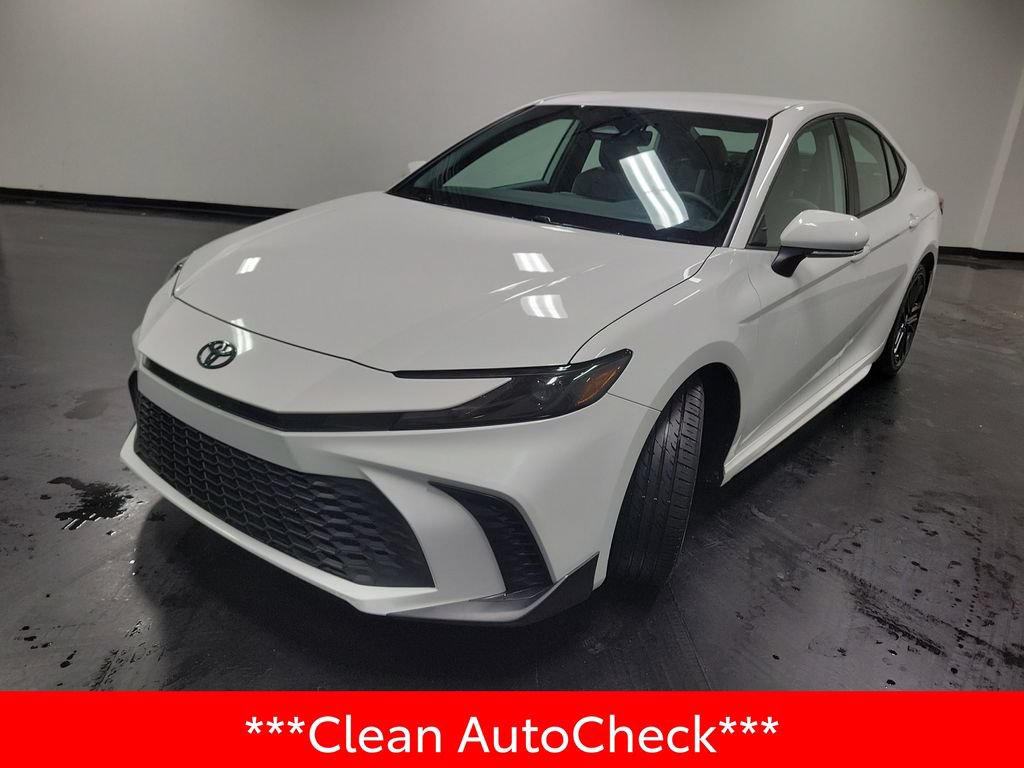 Used 2025 Toyota Camry SE w/ Convenience Package FWD image 4