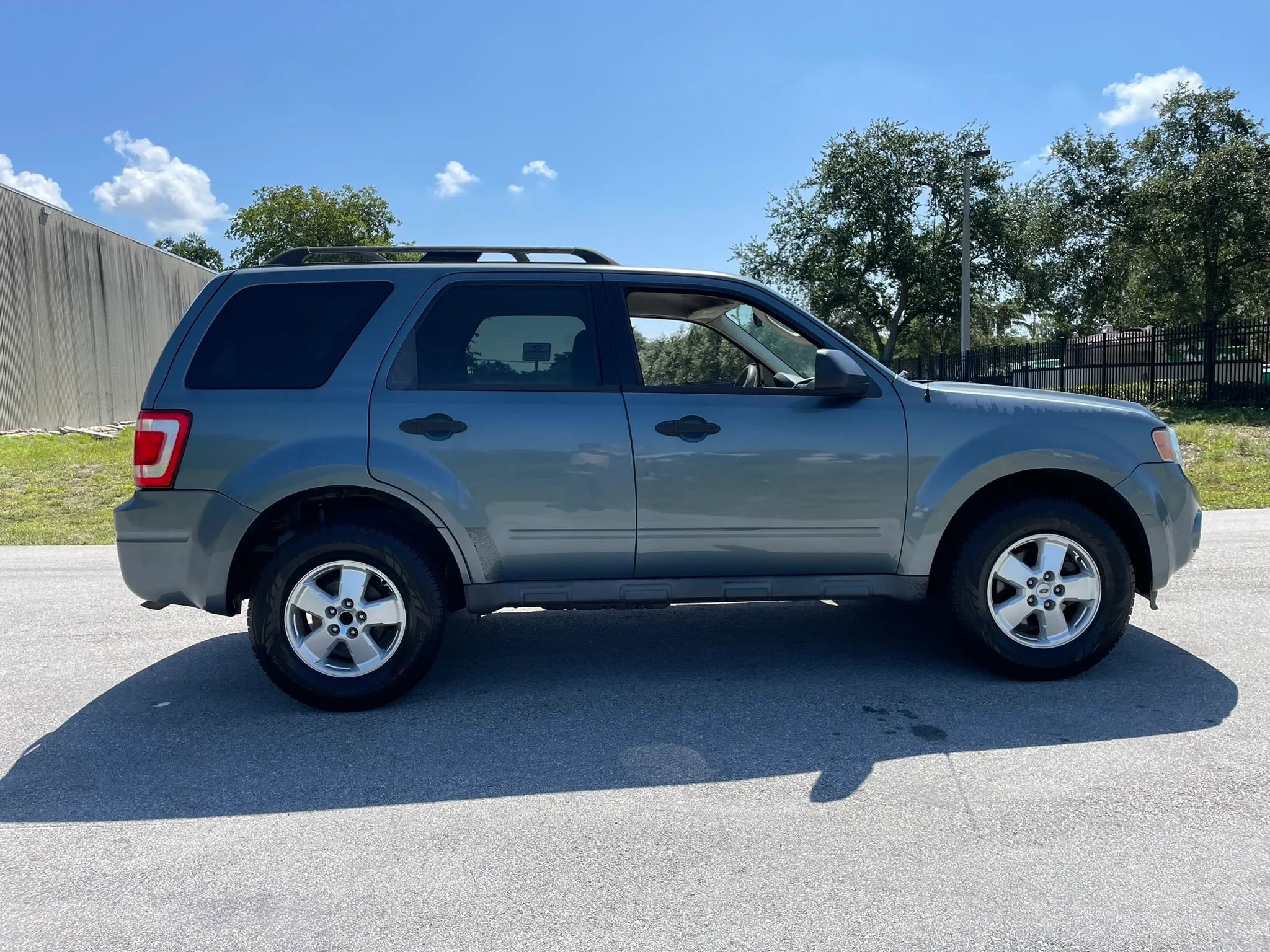 Used 2010 Ford Escape XLS FWD image 6