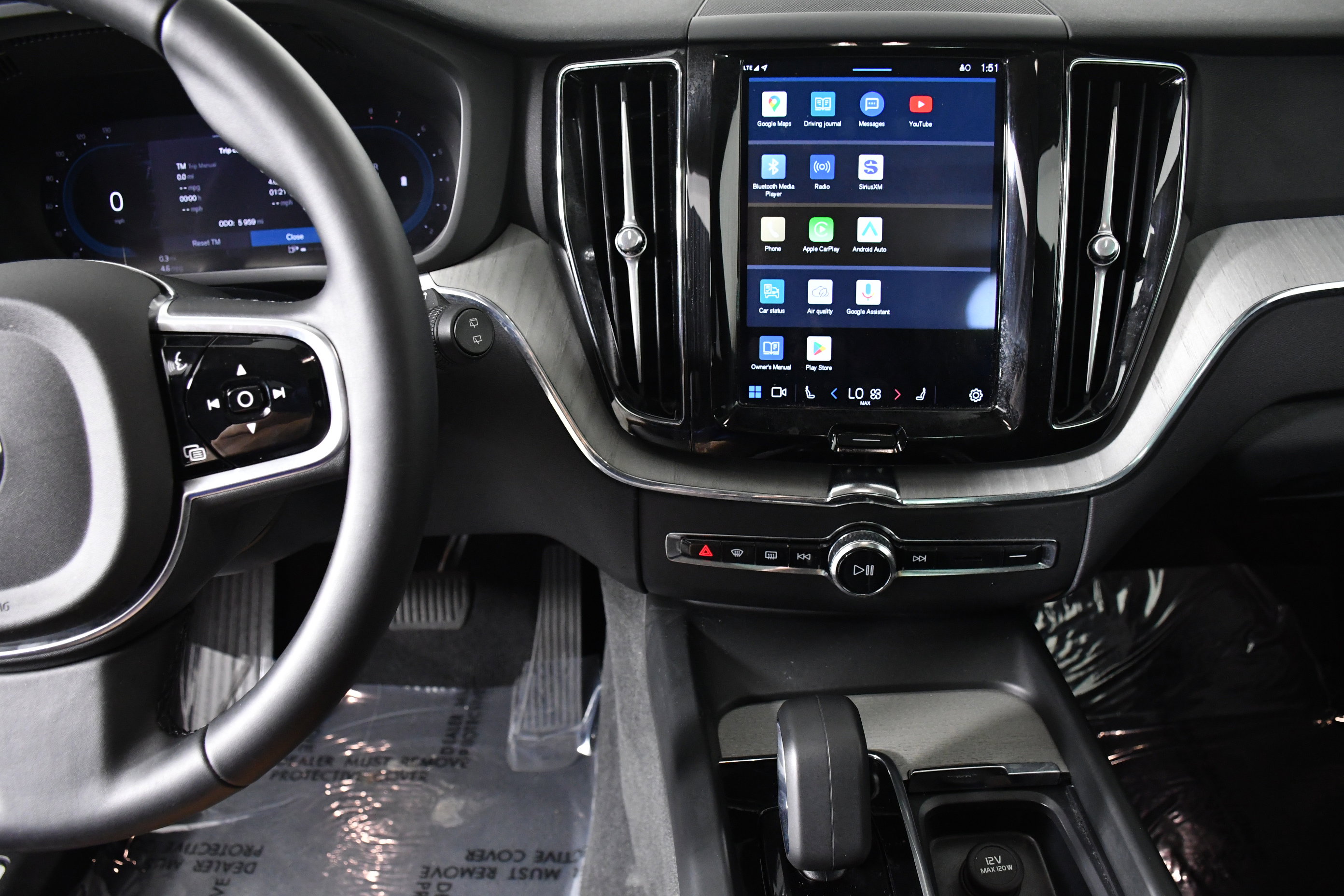 Used 2025 Volvo XC60 B5 Plus image 15