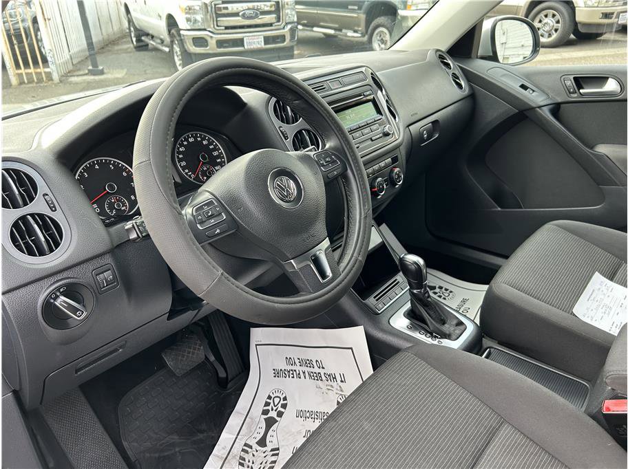 Used 2013 Volkswagen Tiguan S image 8