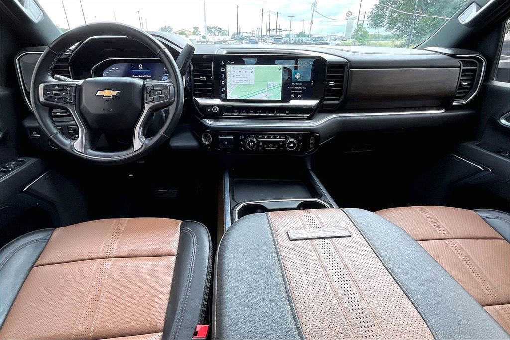 Used 2025 Chevrolet Silverado 2500 High Country w/ High Country Premium Package AWD/4WD image 7