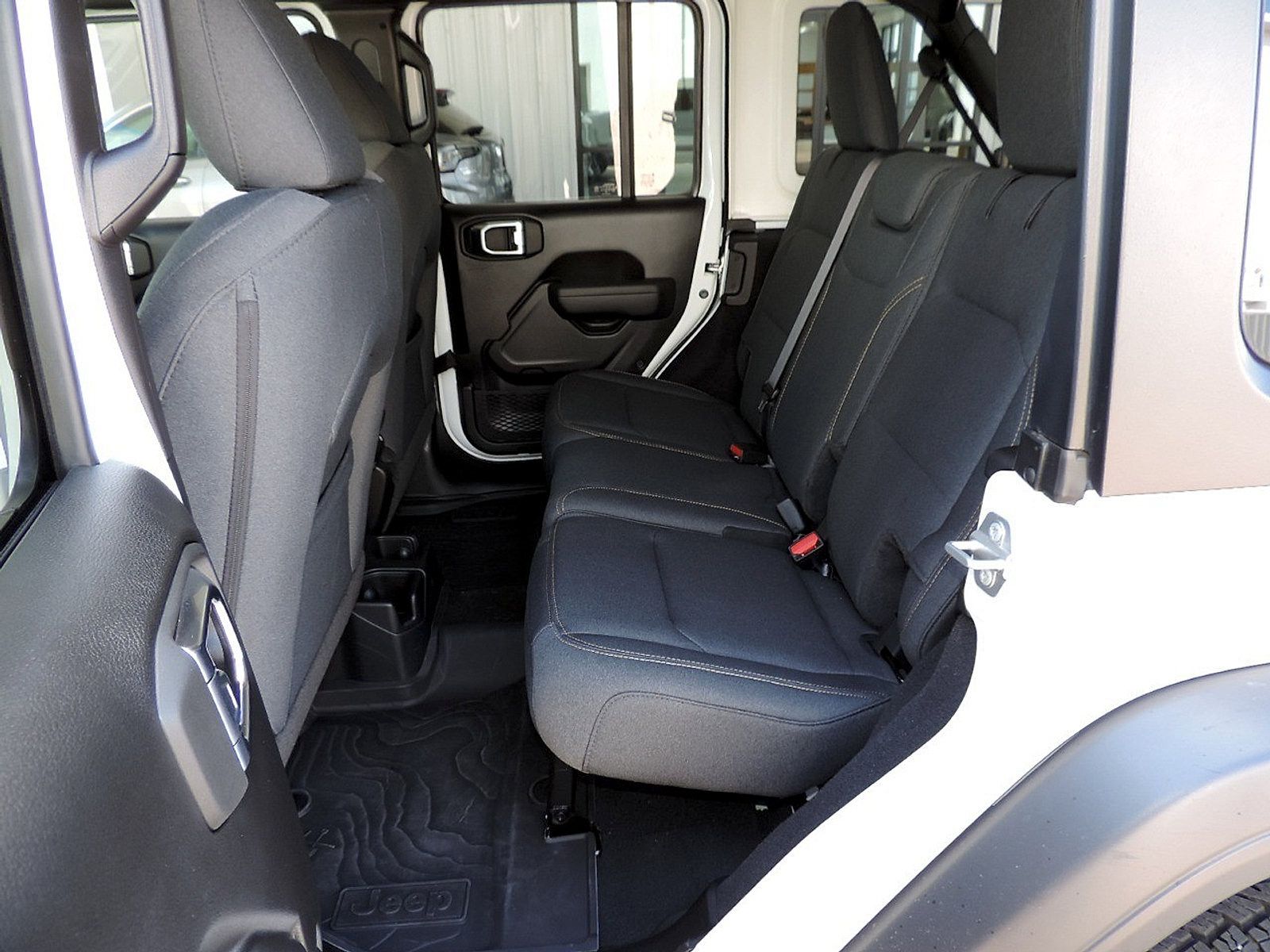 Used 2025 Jeep Wrangler Unlimited Sport AWD/4WD image 16