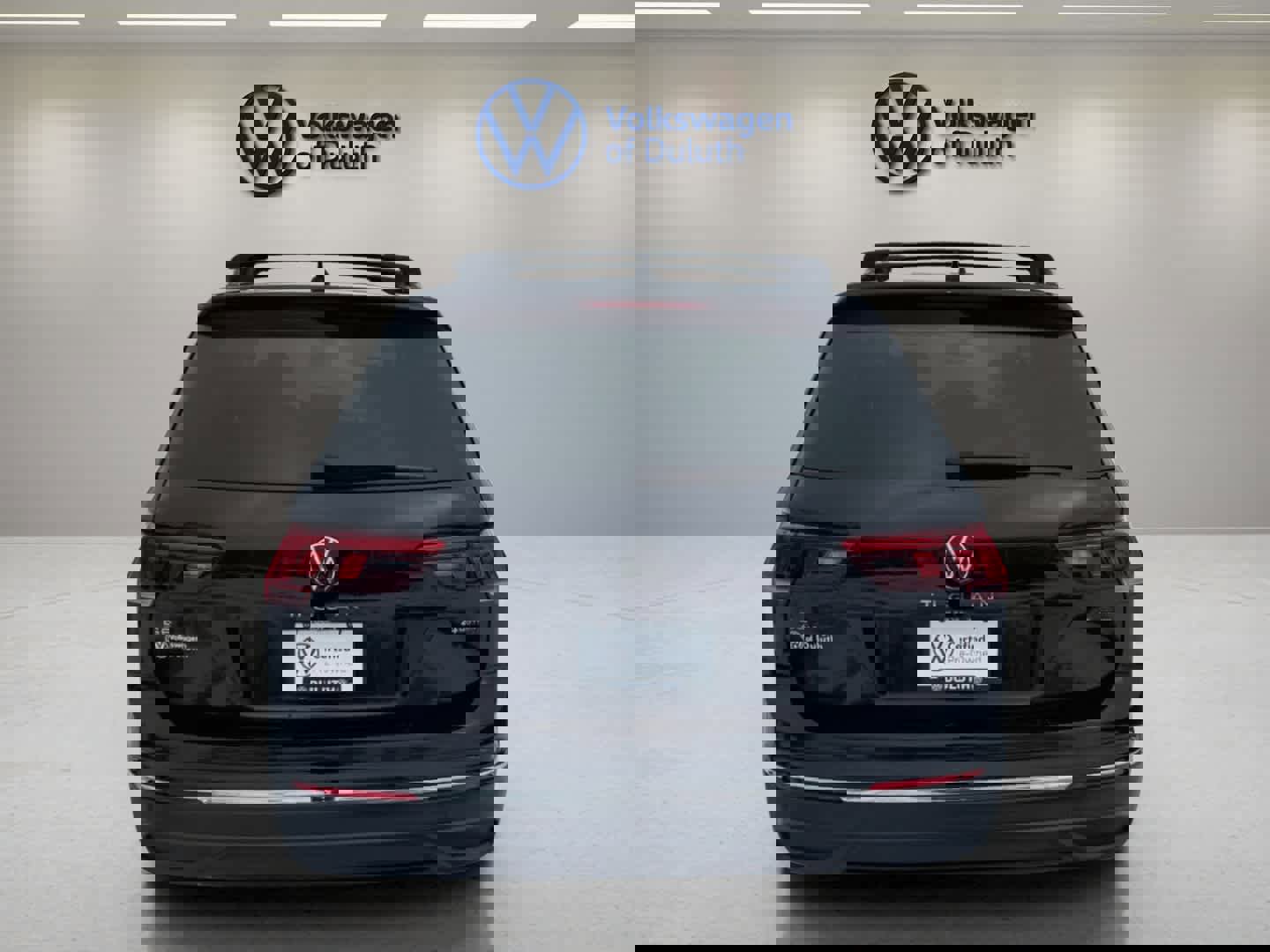 Certified 2024 Volkswagen Tiguan SE image 4