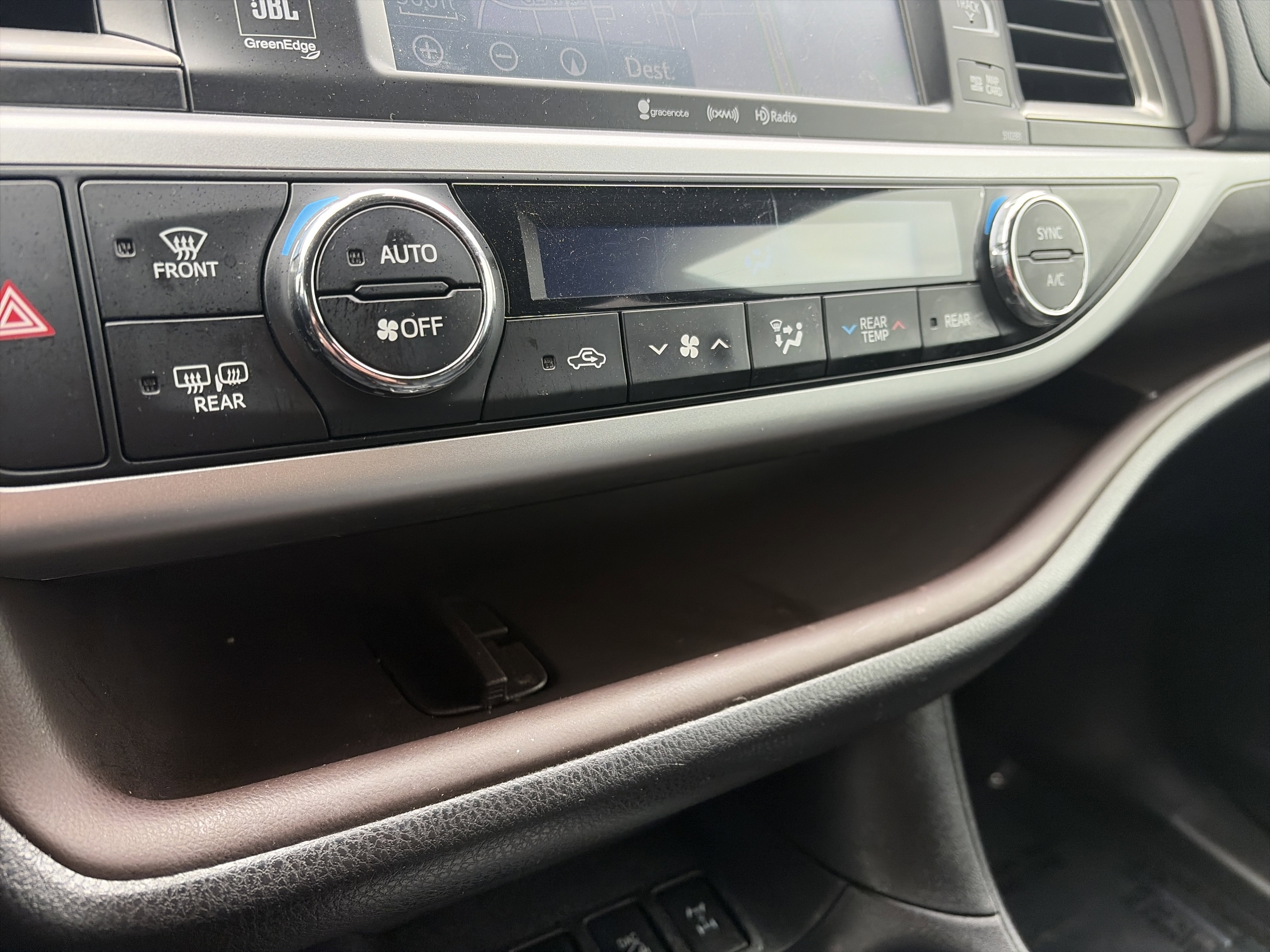 Used 2019 Toyota Highlander Limited AWD/4WD image 24