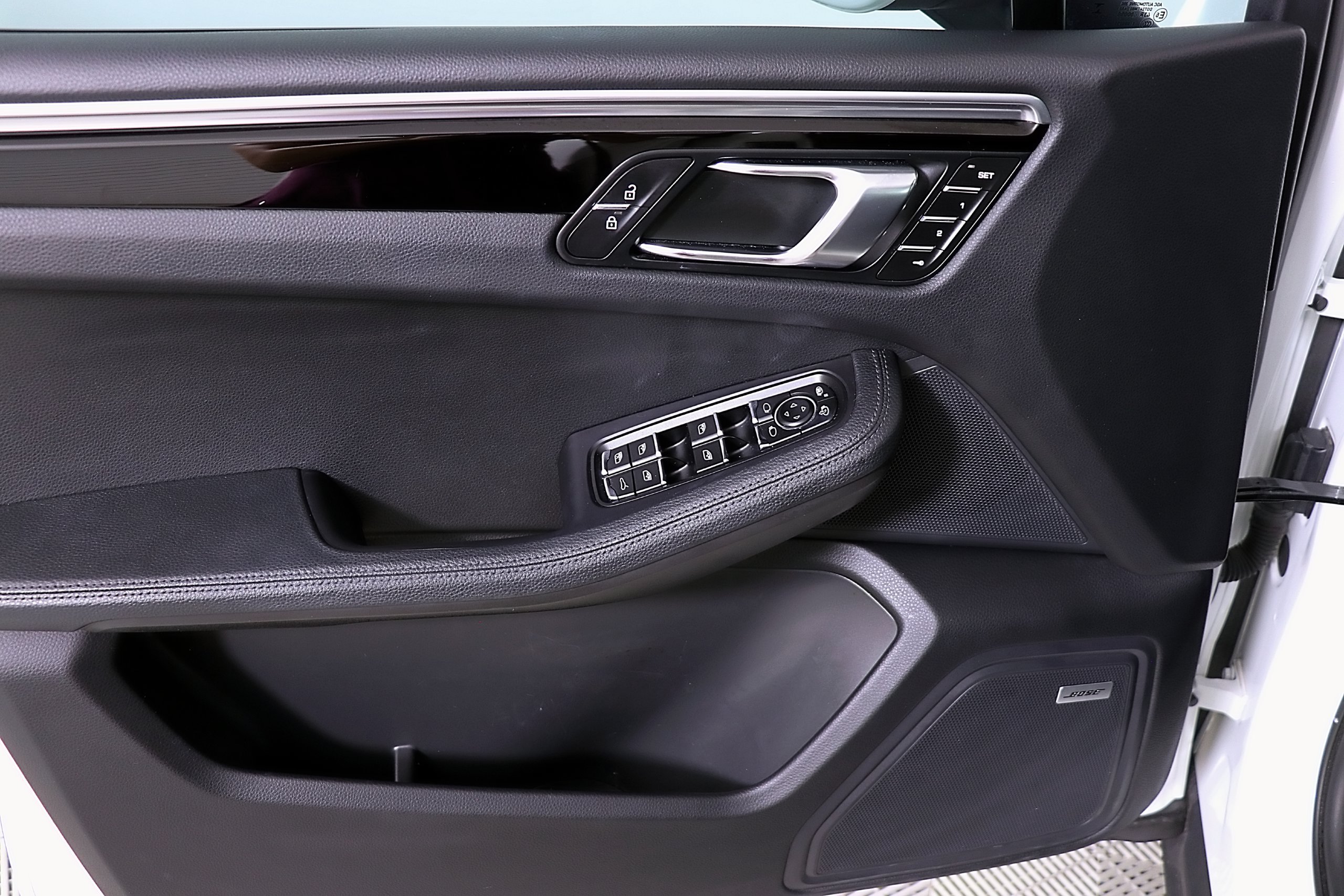 Used 2021 Porsche Macan AWD/4WD image 18
