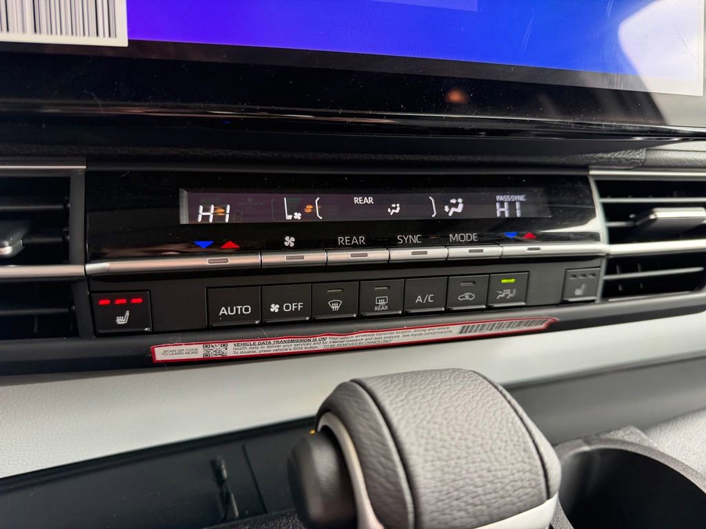 Used 2026 Toyota Sienna XLE FWD image 18