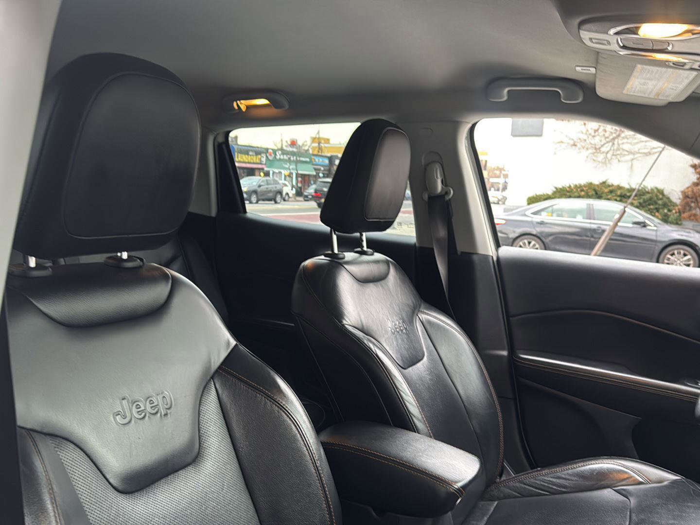 Used 2018 Jeep Compass Limited image 34