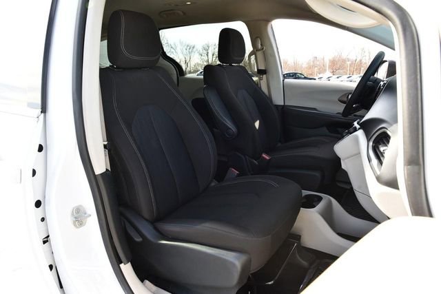 Used 2024 Chrysler Voyager LX image 19