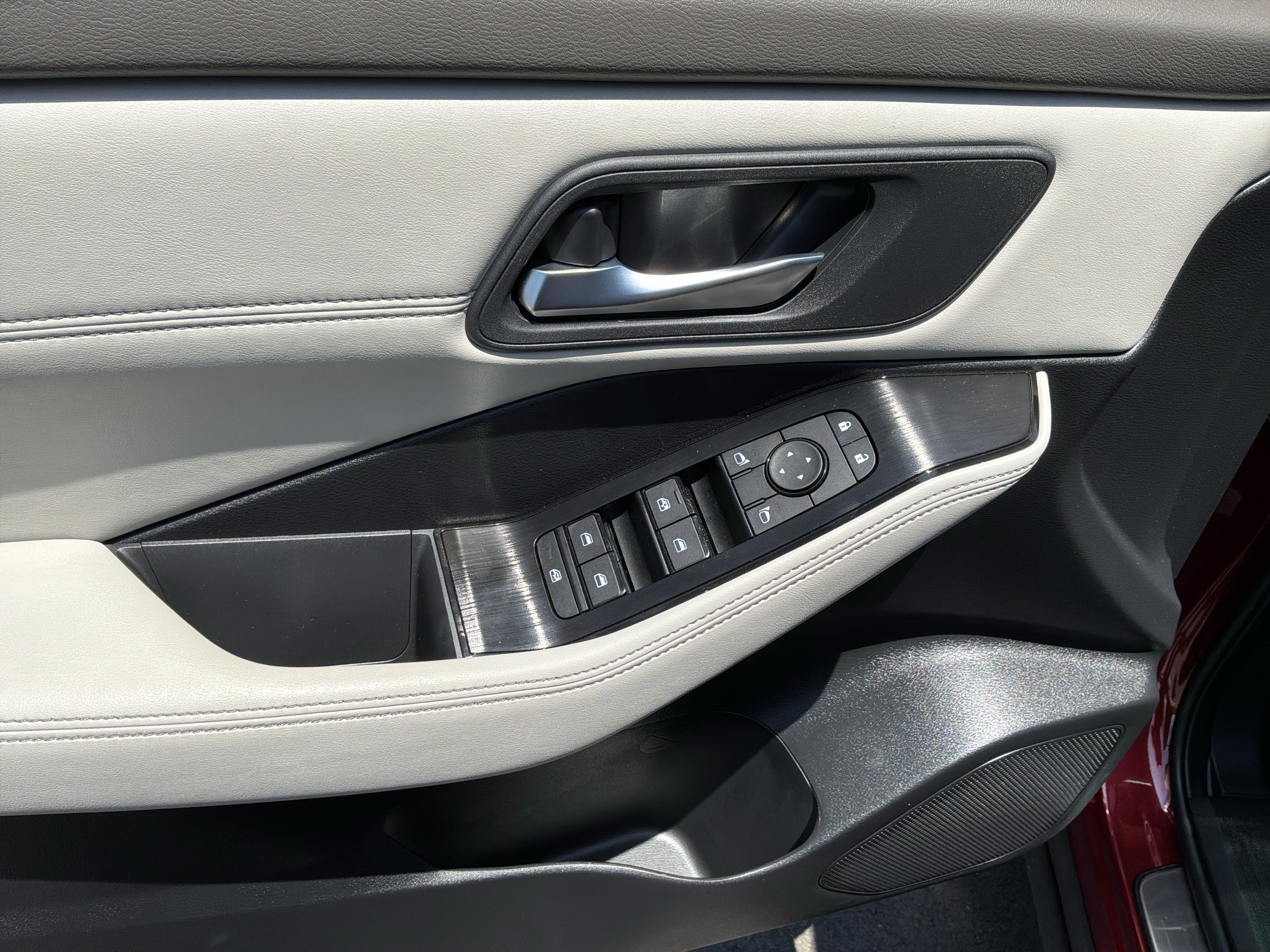 Used 2026 Nissan Rogue Dark Armor FWD image 15