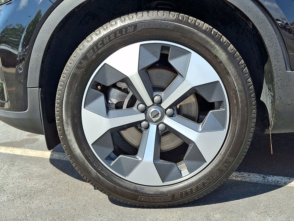Used 2024 Volvo XC40 B5 Plus image 8