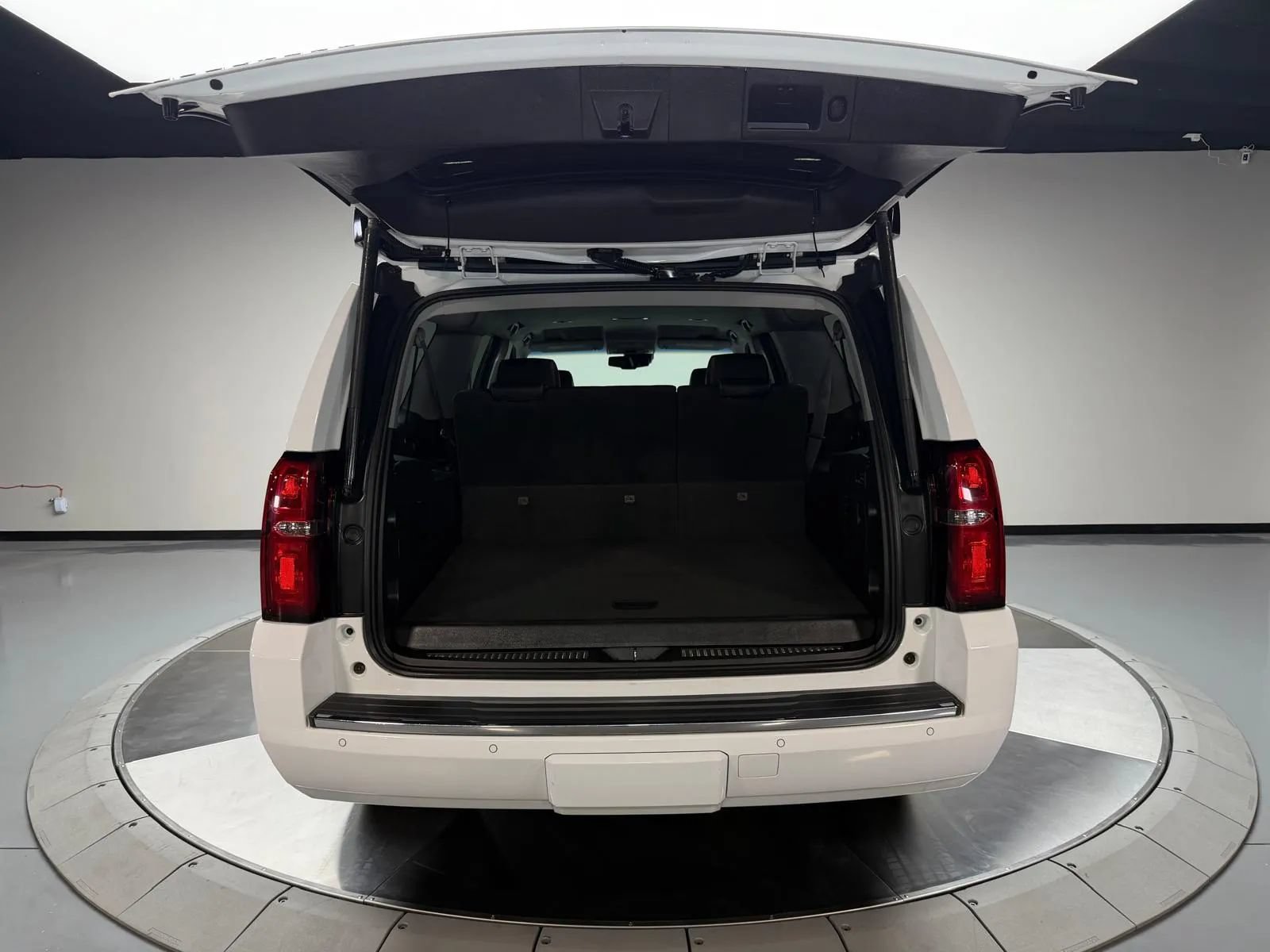 Used 2016 Chevrolet Suburban LTZ AWD/4WD image 13