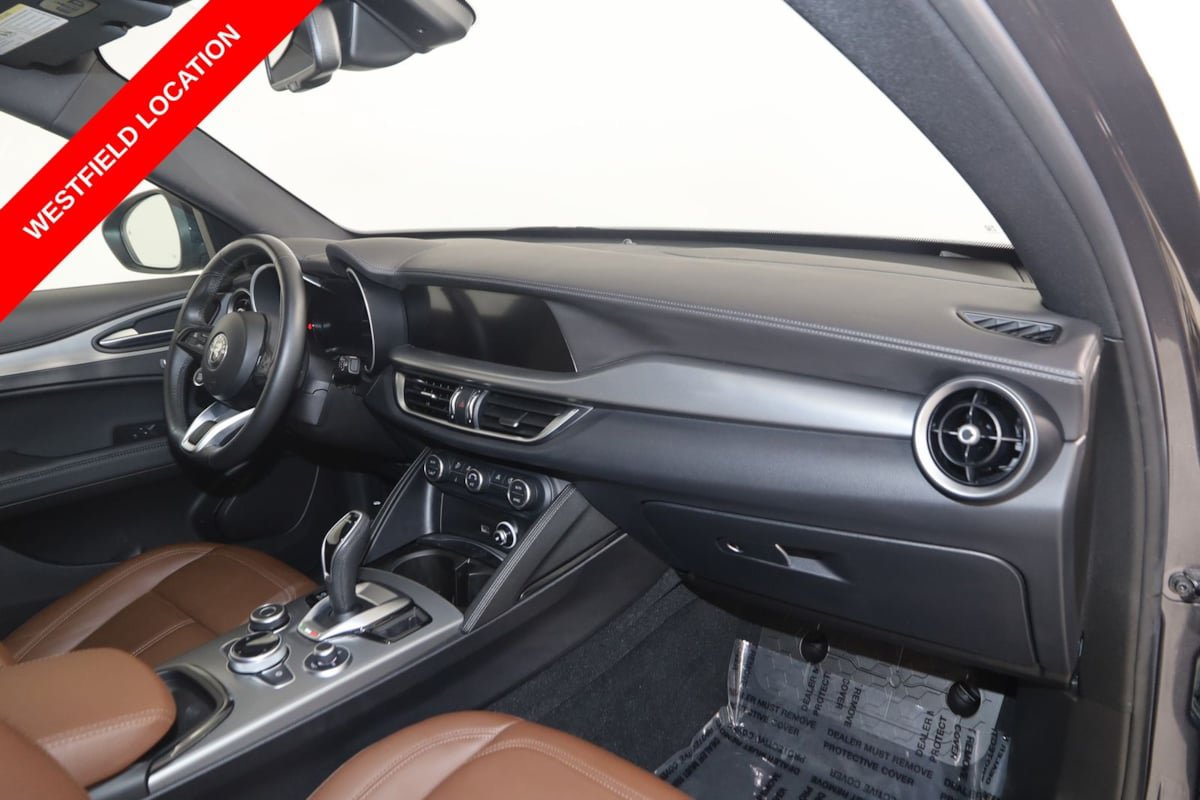 Used 2024 Alfa Romeo Stelvio Ti AWD/4WD image 41