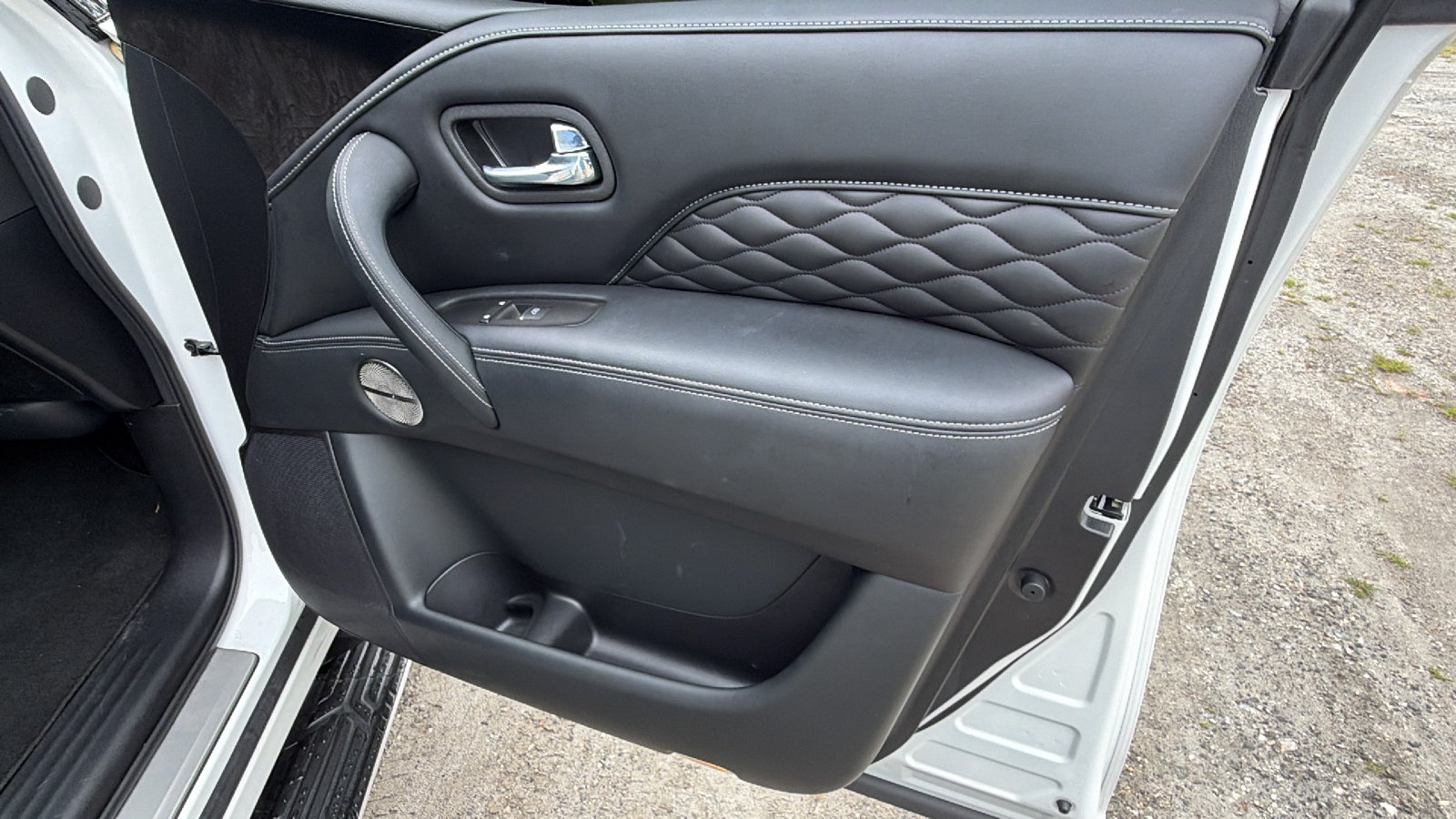 Used 2024 INFINITI QX80 Sensory AWD/4WD image 18