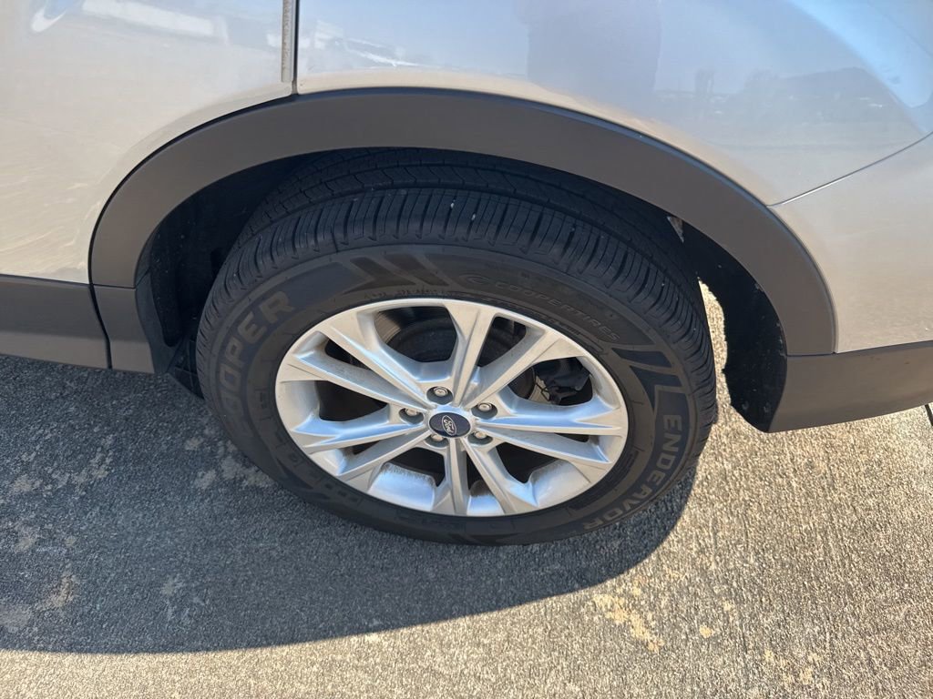 Used 2019 Ford Escape SEL image 15