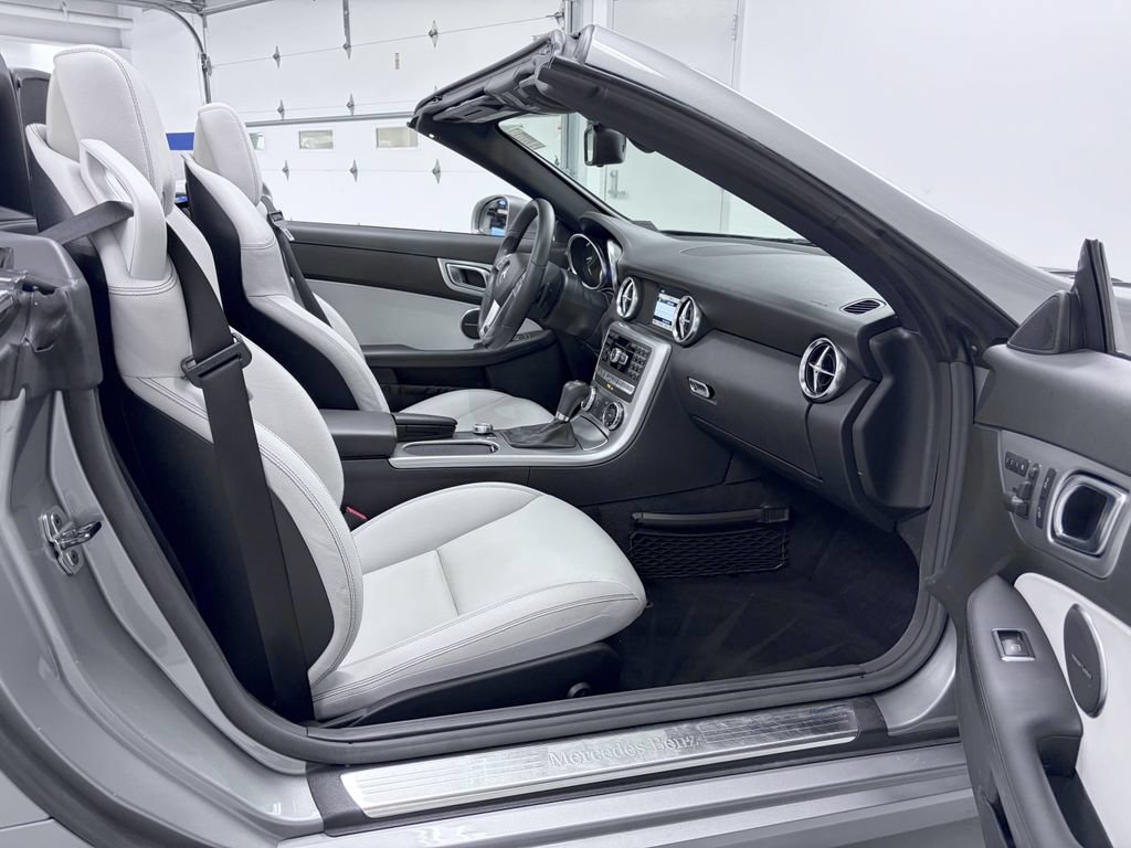 Used 2012 Mercedes-Benz SLK 350 image 17