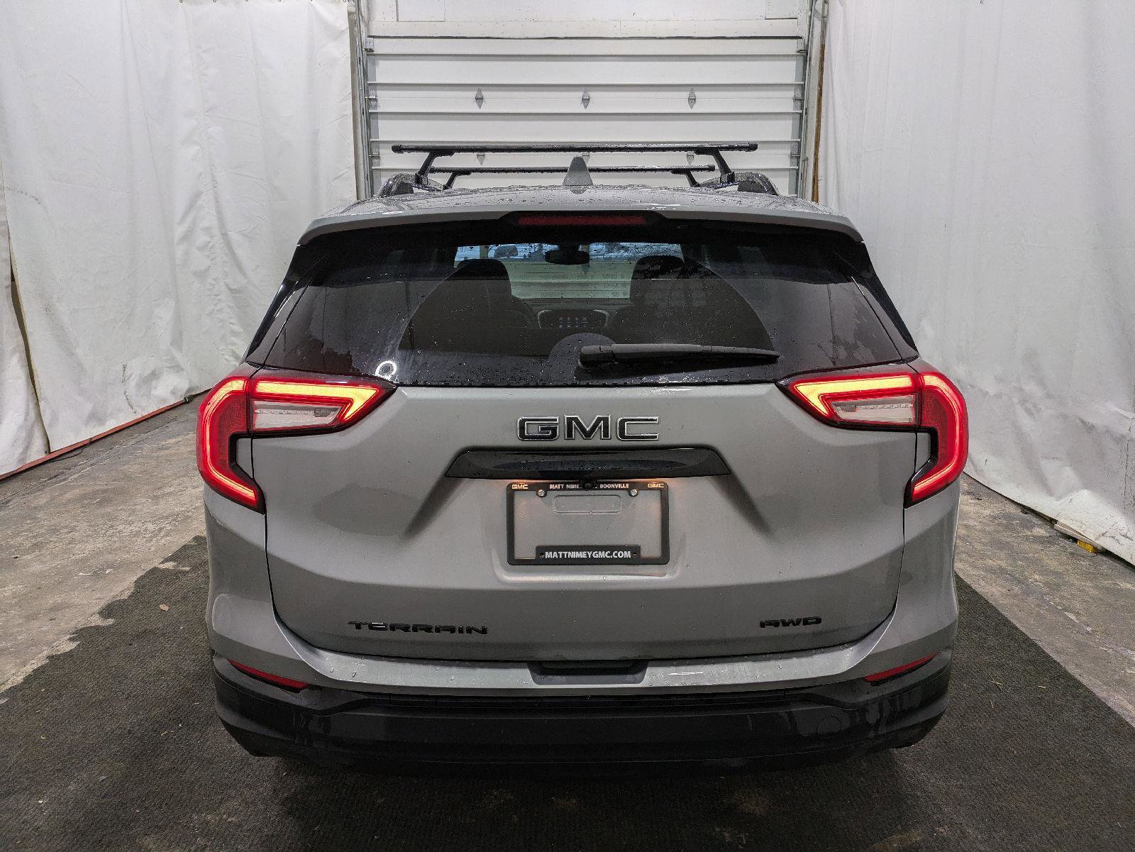 Used 2024 GMC Terrain SLT w/ Infotainment Package II image 8