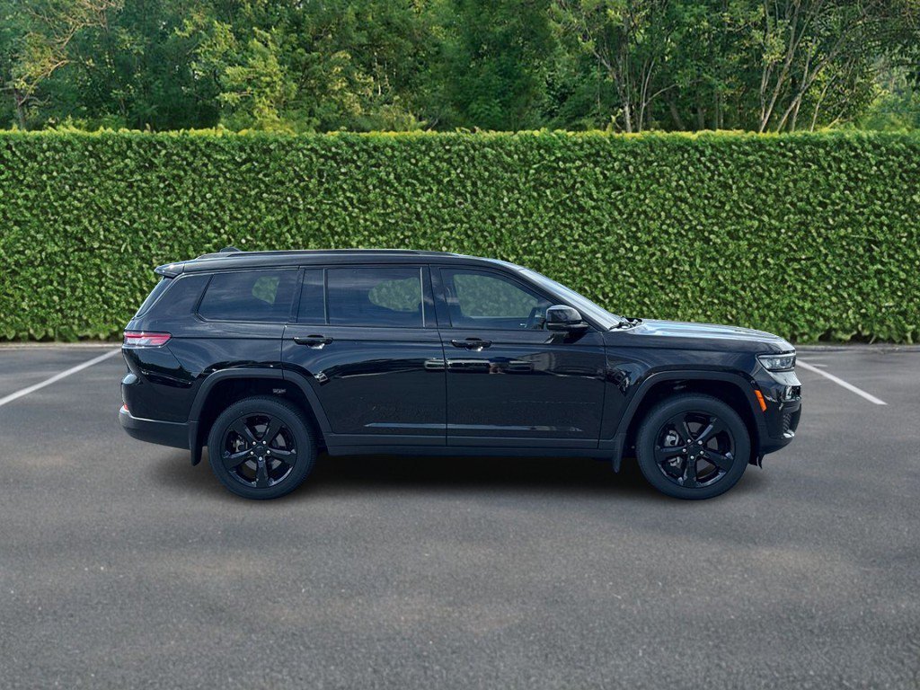 Used 2025 Jeep Grand Cherokee L Altitude AWD/4WD image 2