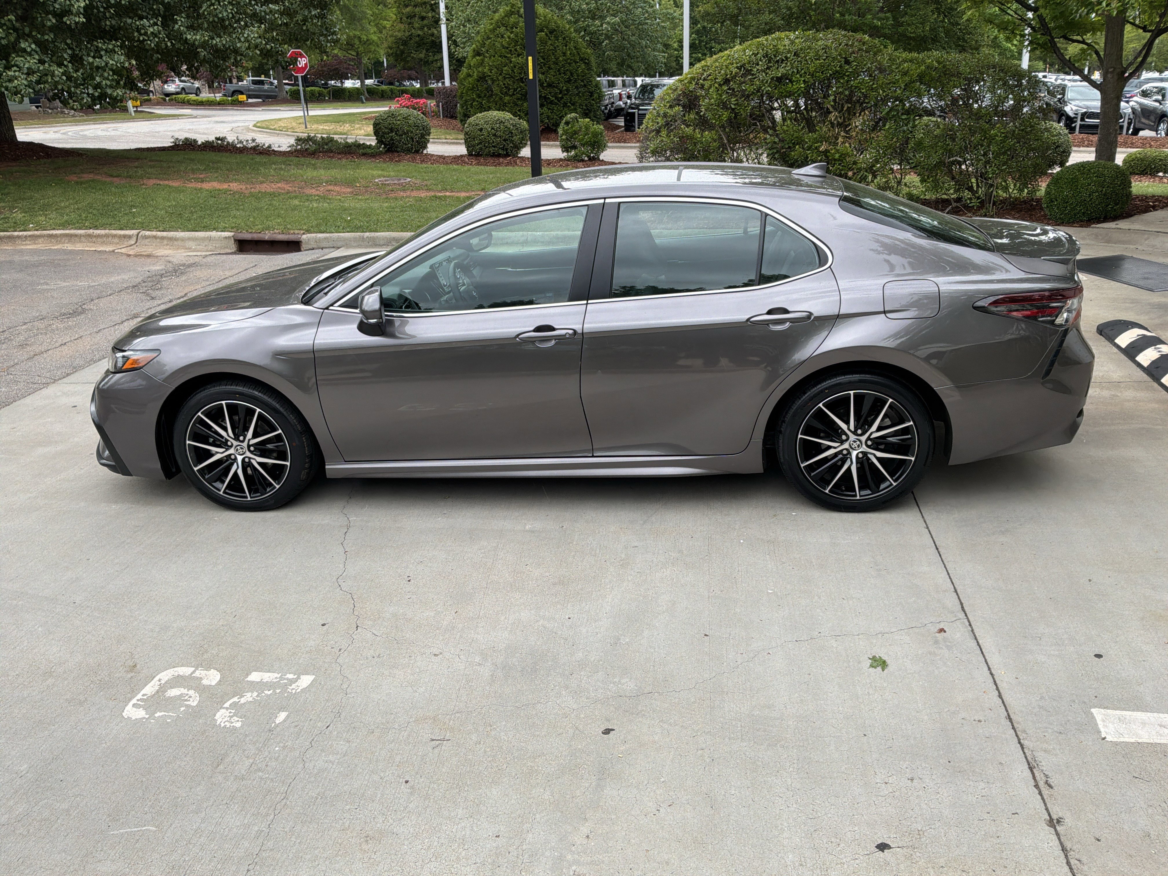 Used 2024 Toyota Camry SE FWD image 7