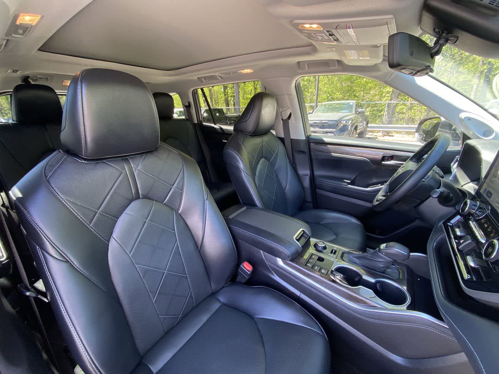 Used 2023 Toyota Highlander Platinum AWD/4WD image 34
