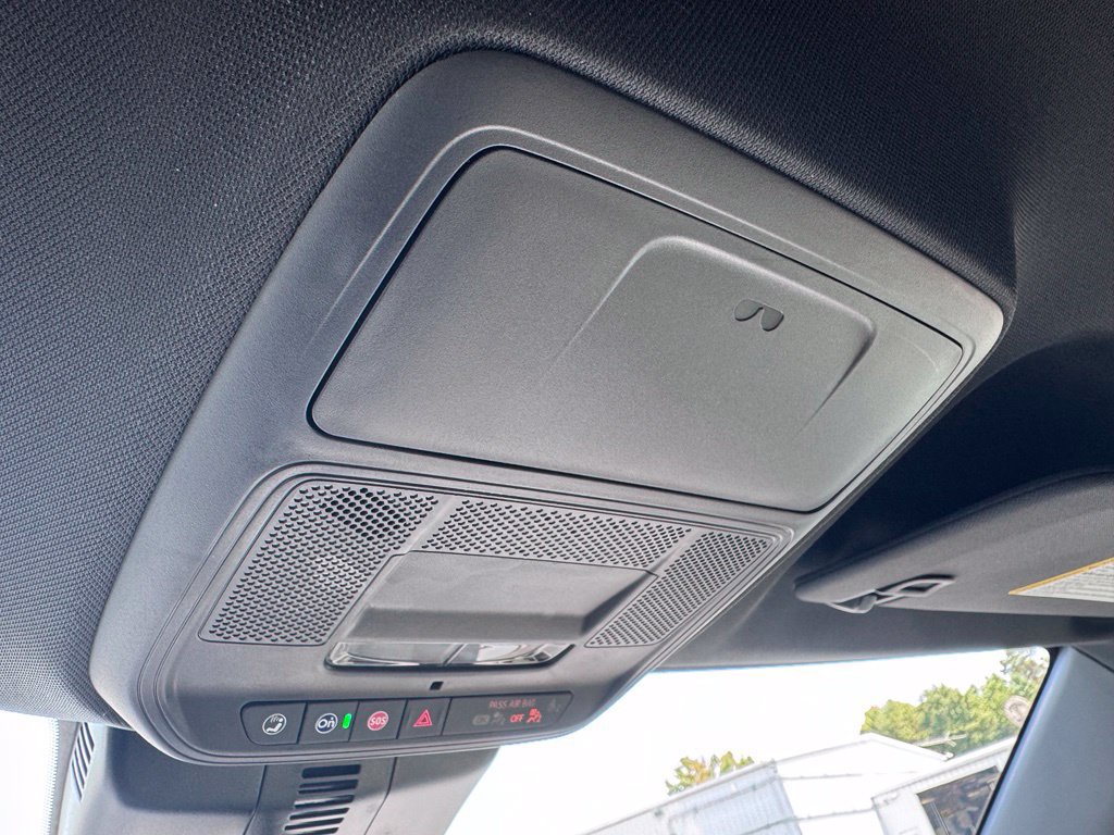 Used 2024 Chevrolet Traverse LT FWD image 34