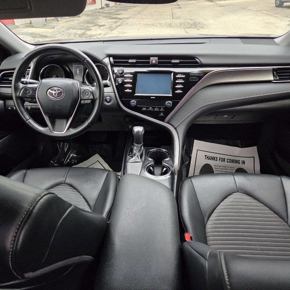 Used 2020 Toyota Camry SE w/ Convenience Package FWD image 17