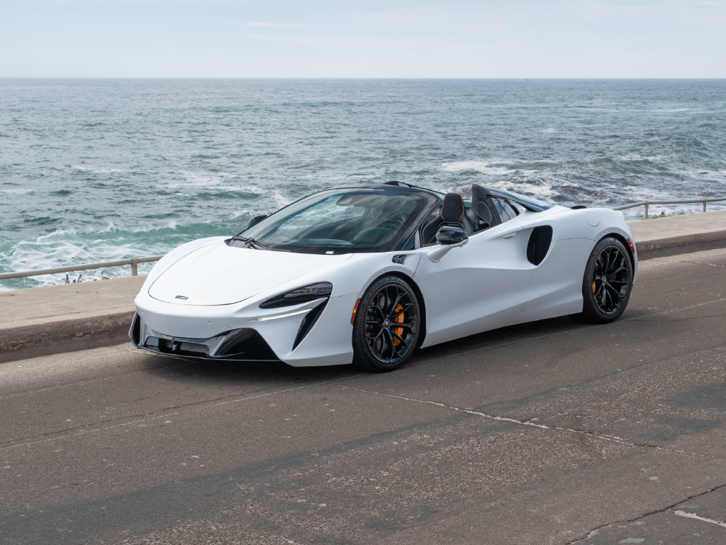 Used 2025 McLaren Artura Spider RWD image 1