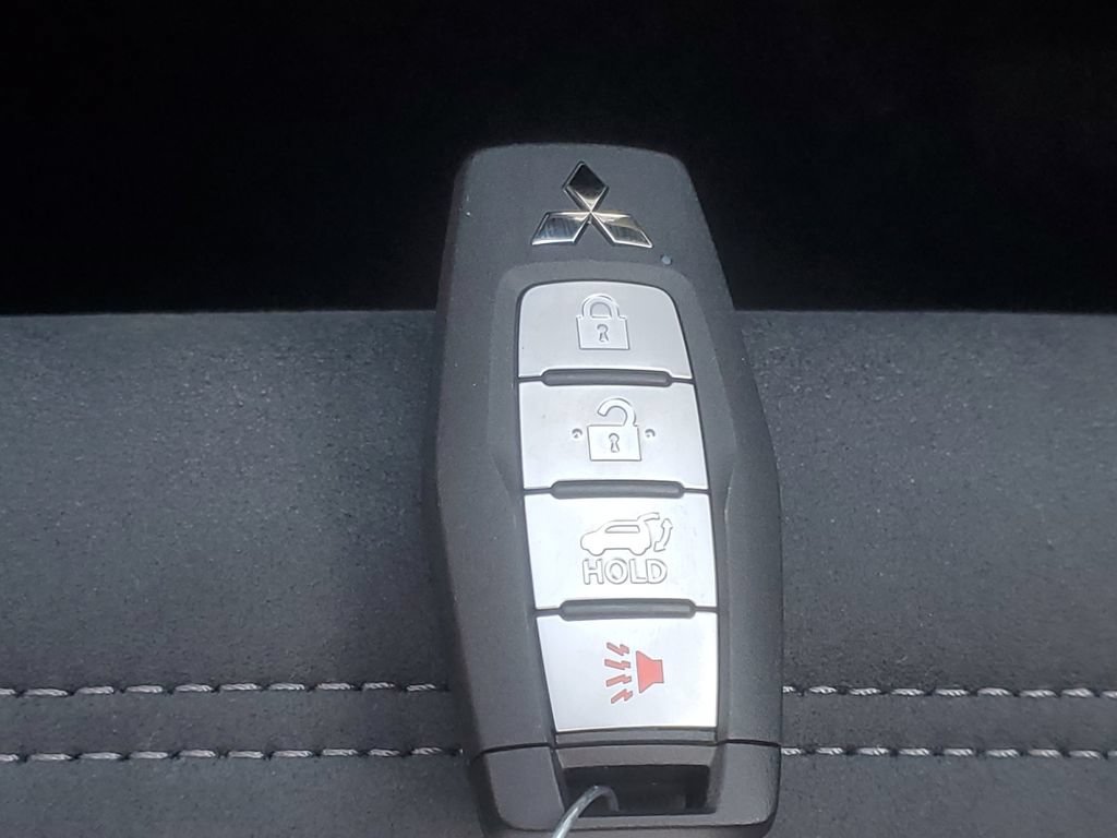 New 2026 Mitsubishi Outlander AWD image 32