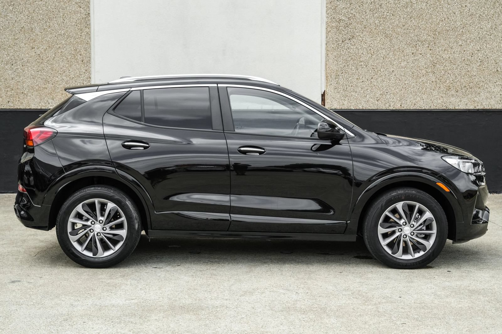 Used 2023 Buick Encore GX Select w/ Sport Touring Package FWD image 6