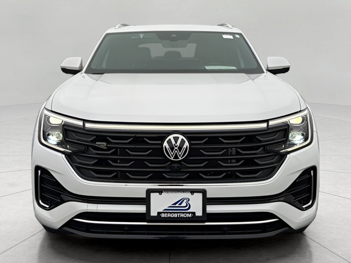 Used 2025 Volkswagen Atlas Cross Sport SEL Premium R-Line image 3