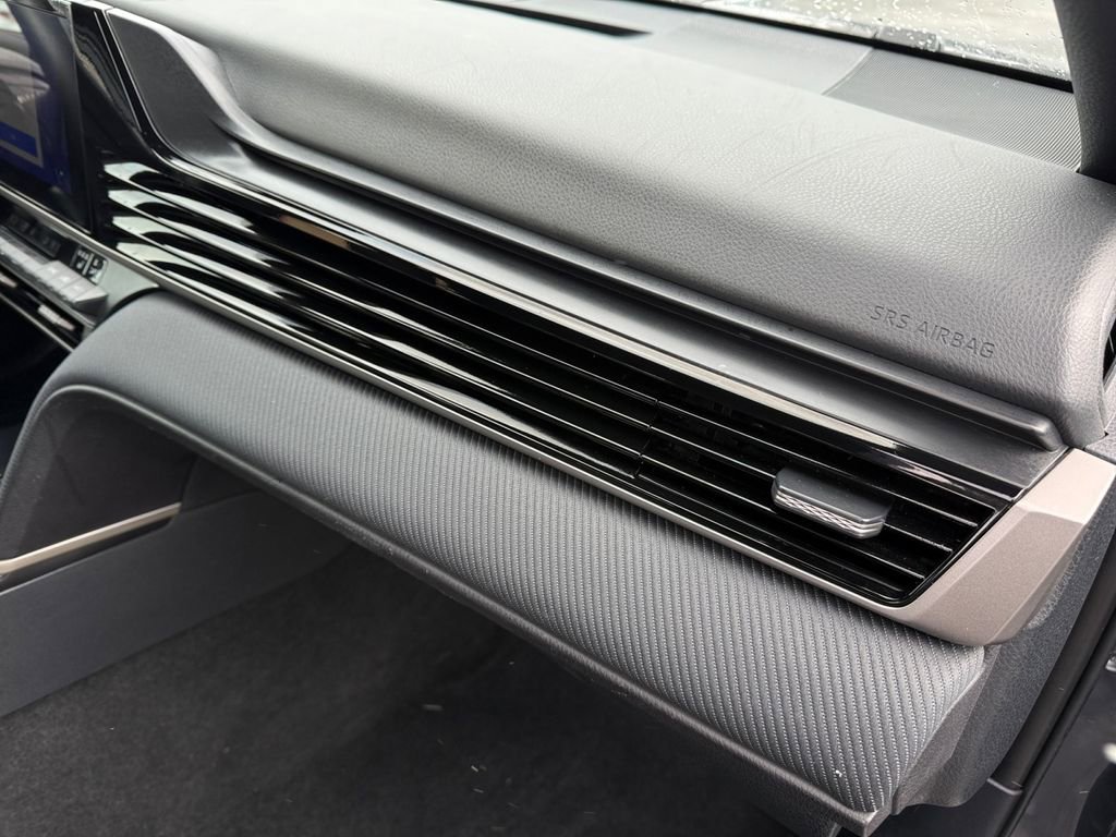 Certified 2025 Toyota Camry SE w/ Convenience Package image 16