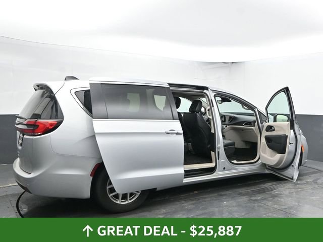 Used 2024 Chrysler Pacifica Touring-L image 60