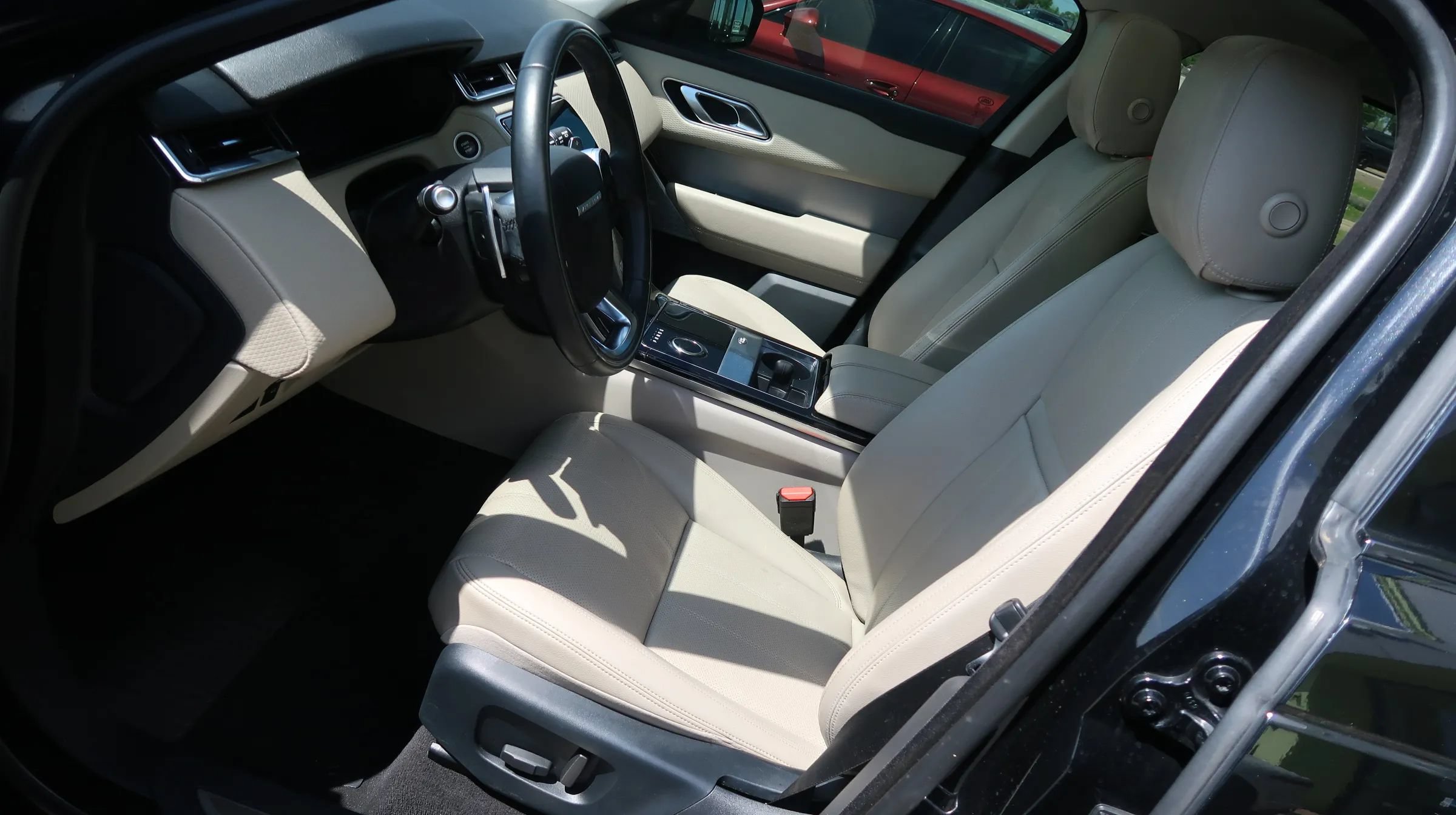 Used 2019 Land Rover Range Rover Velar R-Dynamic SE AWD/4WD image 17
